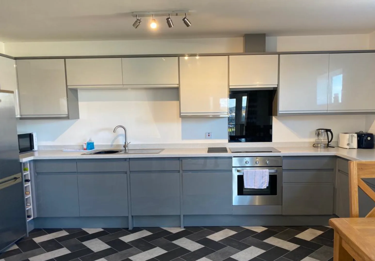 2 Bed Flat with Balcony // Bills Inc // Jul 2026 - Image 1